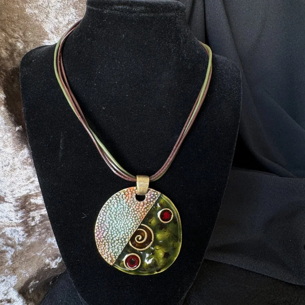 Medallion Gold Tone Olive Burgundy Pendant Enamel Leather Cord + Stud Earrings - Picture 3 of 12